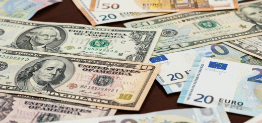 Dolerius į Eurus: Išsamus Gidas, Kaip ir Kur Keisti Valiutą Palankiausiu Kursu